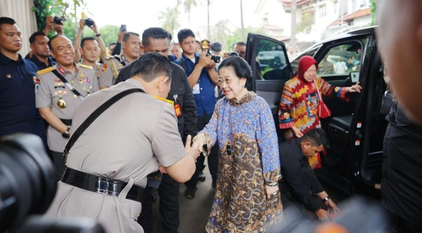 Momen Hangat Kapolri Bertemu Megawati di Hari Ulang Tahun ke-100 Meri Hoegeng 1 Screenshot 2025 06 23 164530