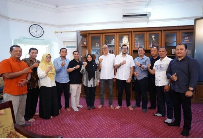 Wali Kota Sukabumi Tegaskan Penguatan BUMD dan Etika Kerja Kunci Menuju Kemandirian Daerah 1 WhatsApp Image 2025 06 08 at 15.46.49 555c29ac