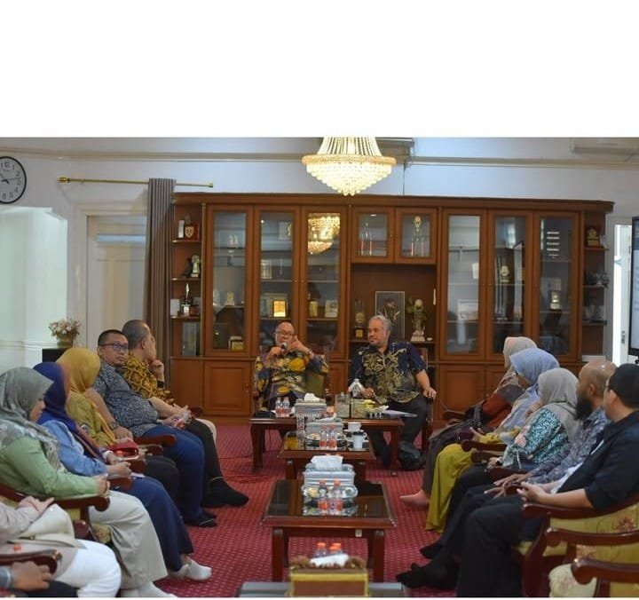 Wali Kota Sukabumi Tegaskan Komitmen Tuntaskan Temuan BPK “Saya Tidak Akan Main-Main” 1 WhatsApp Image 2025 06 21 at 23.13.29 c7da52d4