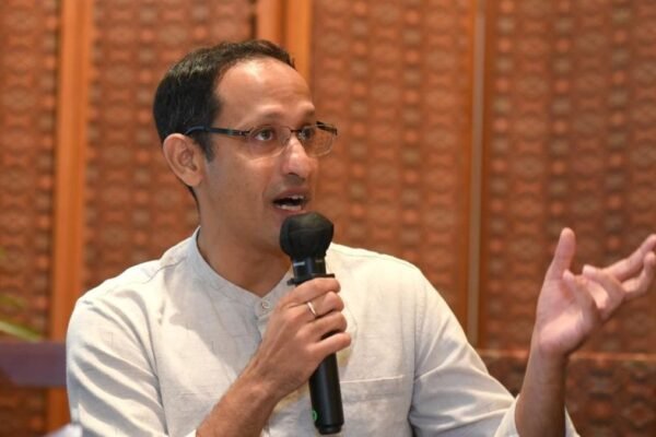 nadiem makarim klarifikasi terkait isu pengadaan chromebook 1749527700036 169