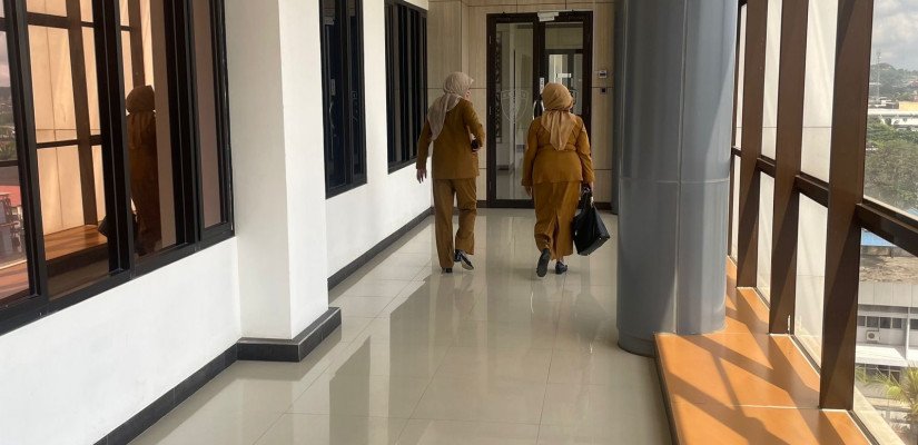 Sekda Kaltim Diperiksa Kejati dalam Kasus Dugaan Korupsi Hibah DBON Rp100 Miliar 1 sekda kaltim diperiksa kejati terkait dugaan korupsi hibah dbon rp100 miliar 6847cc2a29321