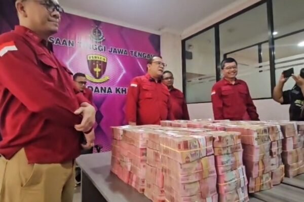 Penampakan Uang Rp 13 Miliar yang Disita Kejati Jateng Terkait Kasus Korupsi BUMD Cilacap 68779bc559b43