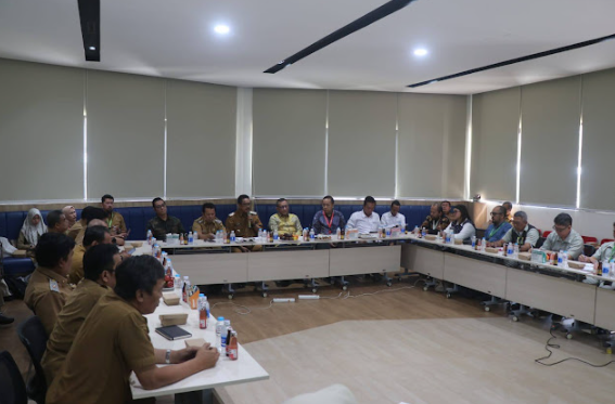 Bupati Asep Japar Buka Rakor Forum TJSPKBL/CSR 2025 Kabupaten Sukabumi: Dorong Sinergi Dunia Usaha dan Pemerintah Daerah 2 Screenshot 2025 07 07 204219