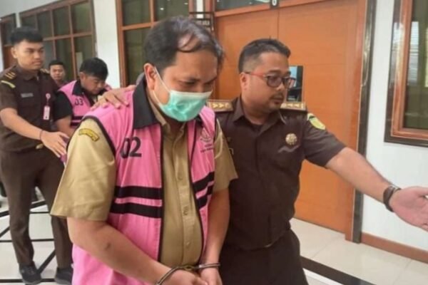 Kejari Kabupaten Bandung Tetapkan Tiga Tersangka Korupsi Pengadaan Mobil Caravan Dinkes KBB, Kerugian Negara Capai Rp3 Miliar Screenshot 20250717 171651 Chrome