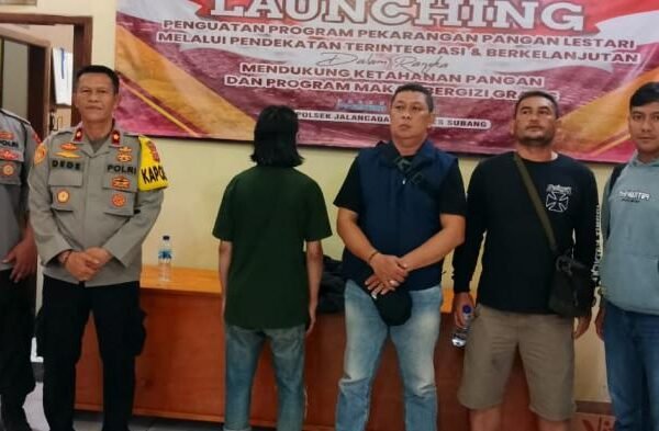 Pelaku Pungli Dana Kompensasi Pedagang Nanas di Jalancagak Ditangkap, Dedi Mulyadi Apresiasi Polres Subang Terduga pelaku pungli berinisial MH saat diamankan