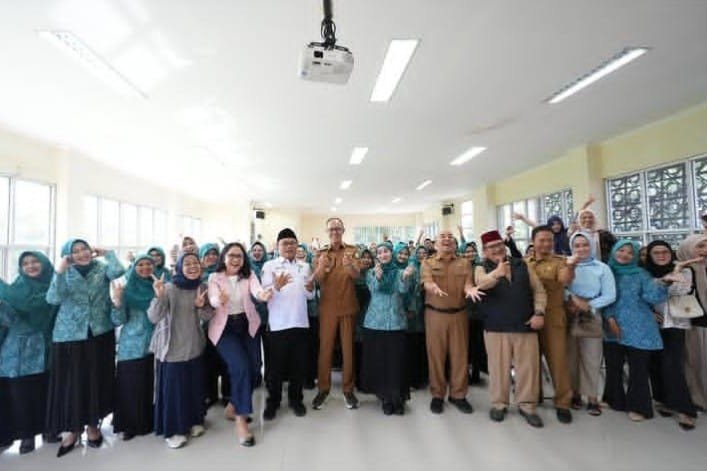 Sukabumi Gelar Pelatihan "Perempuan Berdaya AI", Dorong Adaptasi Teknologi untuk Masa Depan 2 WhatsApp Image 2025 07 07 at 18.32.28 8b5dacf8
