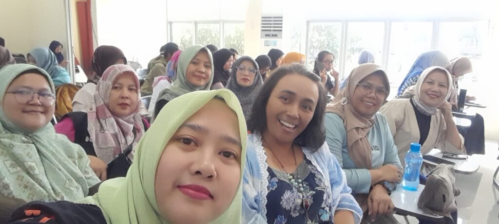 Sukabumi Jadi Kota Pertama Gelar Pelatihan "HerTech: Perempuan Berdaya AI" untuk UMKM 2 WhatsApp Image 2025 07 08 at 17.48.48 efdded63