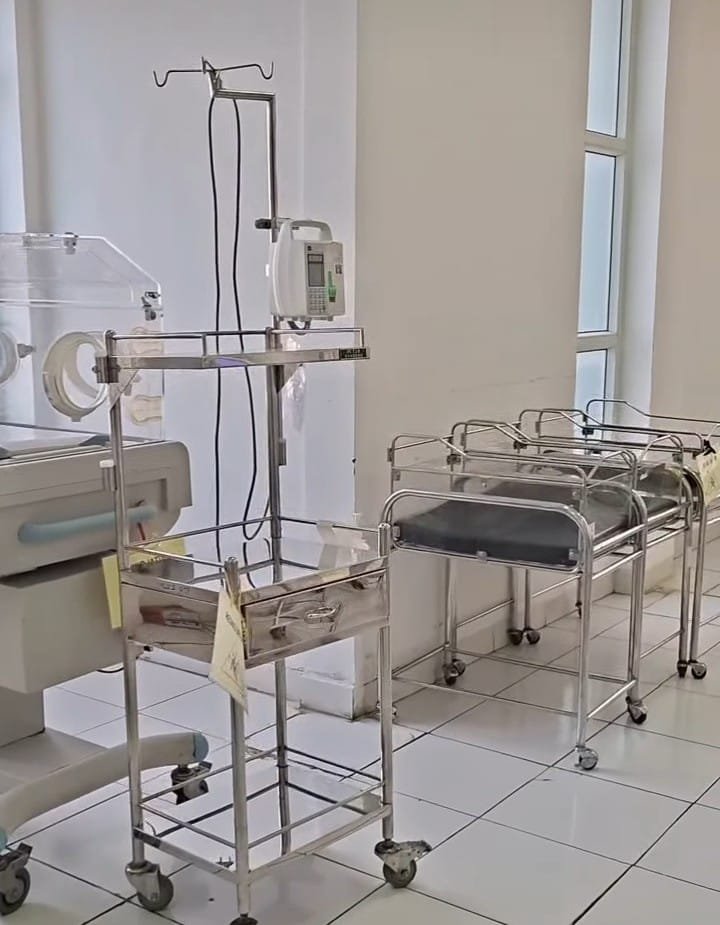 RSUD R. Syamsudin, SH Hadirkan Perawatan HCU Bayi dengan Teknologi Bilisphere 360 Pertama di Sukabumi 1 WhatsApp Image 2025 07 09 at 07.13.33 a7eb1c4a