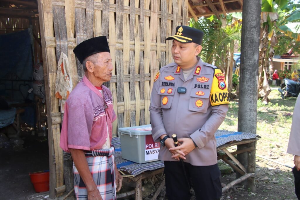 Bakti Sosial yang Dilaksanakan Kapolres Sumenep sebagai Wujud Kepedulian terhadap Warga Lansia di Desa Gunung Kembar 3 WhatsApp Image 2025 07 14 at 14.43.02 c1d3601a