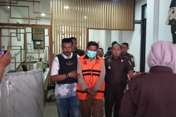 Kadis DLH Sukabumi Terlibat Korupsi Anggaran Persampahan, Diduga Gunakan Dana untuk Kepentingan Pribadi WhatsApp Image 2025 07 14 at 20.13.23 f5209271