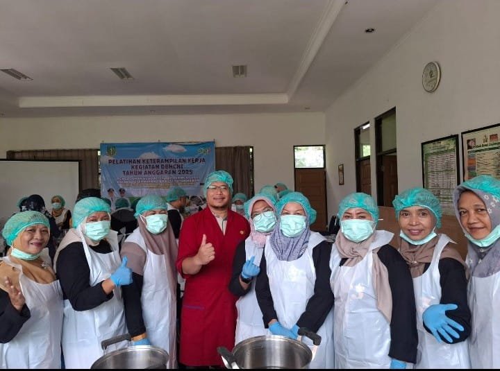 Walikota Sukabumi Dorong Pelatihan Pengolahan Susu Kefir dan Permen Susu untuk Pengembangan Usaha Peternakan Berkelanjutan 2 WhatsApp Image 2025 07 15 at 17.00.37 615b05f3