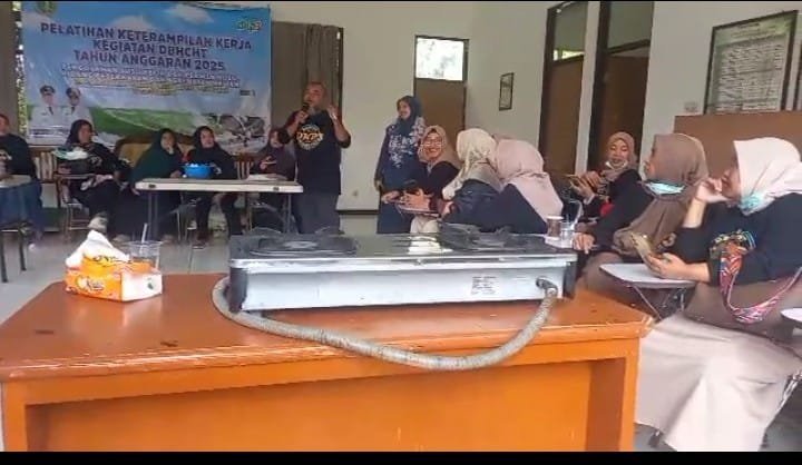 Walikota Sukabumi Dorong Pelatihan Pengolahan Susu Kefir dan Permen Susu untuk Pengembangan Usaha Peternakan Berkelanjutan 4 WhatsApp Image 2025 07 15 at 17.00.37 f4c0c0c0