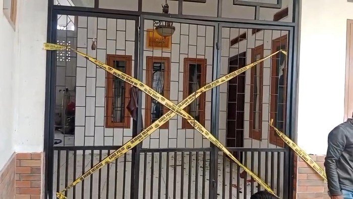 Rumah Singgah di Sukabumi Dirusak Usai Digunakan untuk Ibadah, Ketegangan Berawal dari Penolakan Warga 1 bangunan dirusak 1751251157999 169