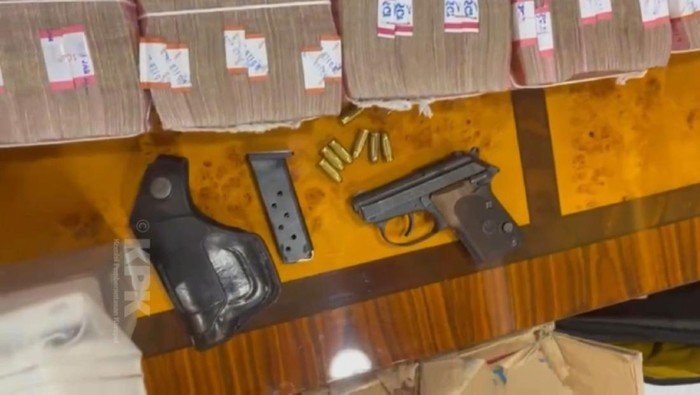 kpk temukan rp 28 m dan senpi di rumah kadis pupr sumut 1751455768251 169