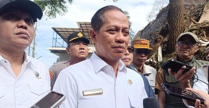menteri lingkungan hidup hanif faisol bakal menindak tegas pemilik vila yang sebabkan longsor di area vila kawasan cisarua bog 1751862704461 169
