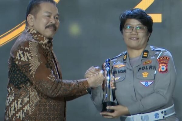 penerima hoegeng awards 2025 kategori polisi inovatif iptu andi sriulva baso 1752673608636 43