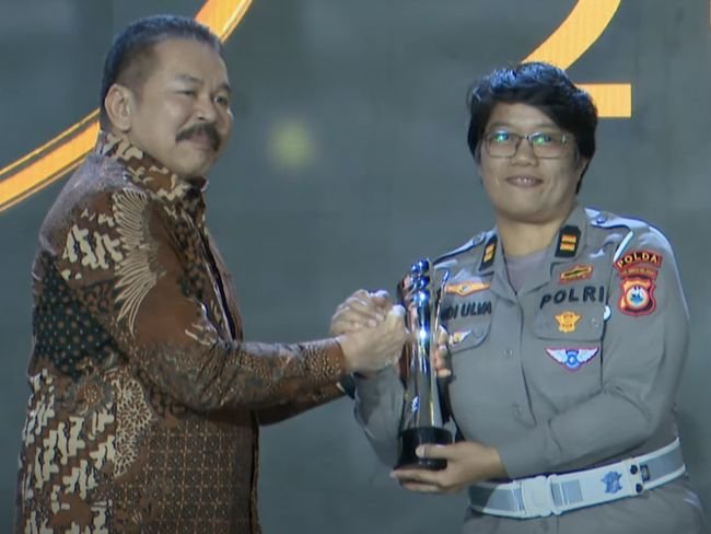 penerima hoegeng awards 2025 kategori polisi inovatif iptu andi sriulva baso 1752673608636 43