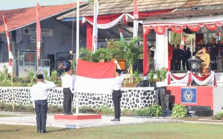 Peringati HUT ke-80 RI, Wakil Bupati Sukabumi Pimpin Upacara di Lapas Warungkiara dan Serahkan Remisi kepada 2.040 Narapidana 1 WhatsApp Image 2025 08 17 at 00.55.00 11fe181e