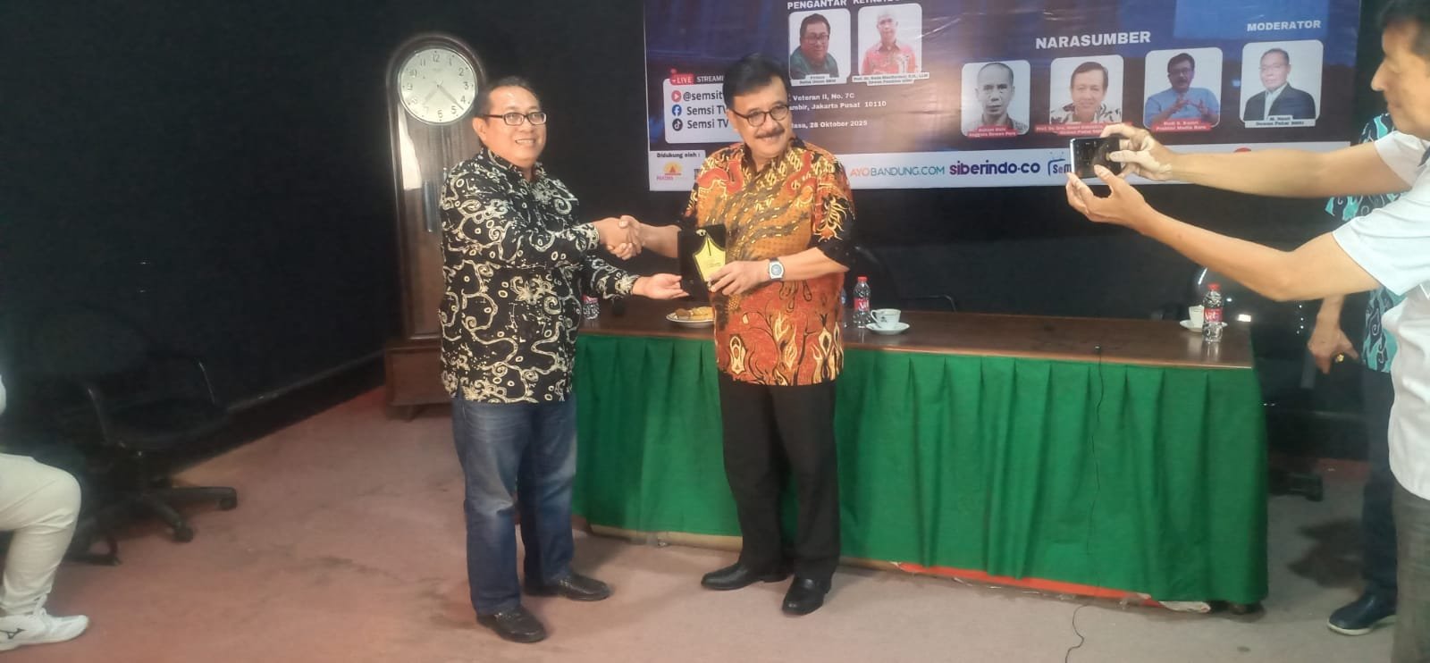 Dialog Nasional SMSI Songsong HPN 2026: “Media Baru vs UU ITE”. 1 WhatsApp Image 2025 10 29 at 01.51.42 94f98811