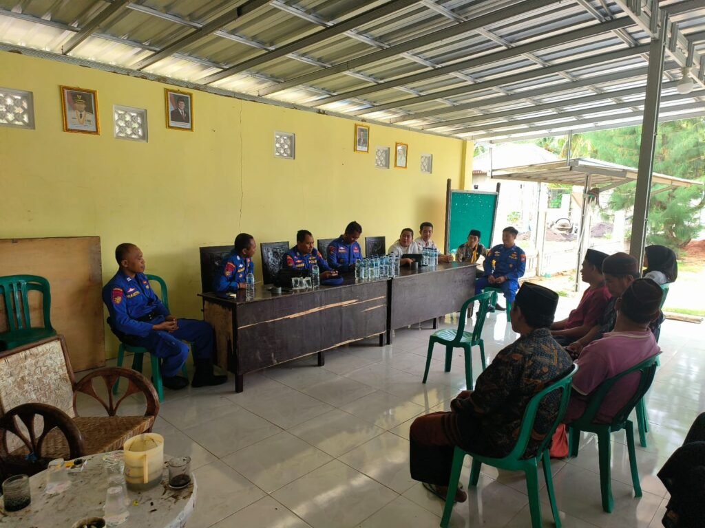 Perkuat Sinerginitas Polairud Polda Jatim Memberi dukungan Untuk Kampung Nelayan Merah Putih di Sumenep. 2 WhatsApp Image 2025 10 31 at 04.53.10