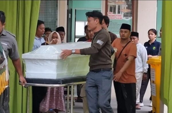 jenazah korban runtuhnya ponpes al khoziny dipulangkan 1759232841168 169