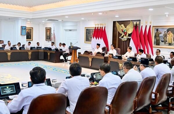presiden prabowo subianto menggelar sidang kabinet rabu 682025 1754475097348 169