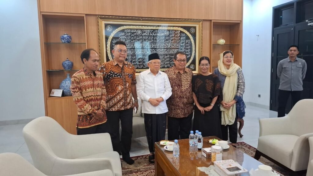 KH. Ma’ruf Amin Resmi Pimpin Dewan Penasehat SMSI, Dukung Penguatan Ekosistem Media Siber Nasional dan HPN 2026 di Banten 2 WhatsApp Image 2025 11 04 at 15.58.11