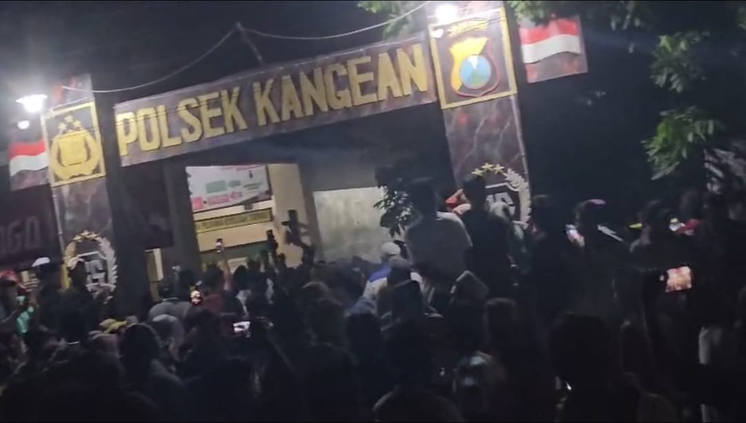 Oknum Polsek Kangean dan Kangayan Diduga Terlibat Jaringan Narkoba, Warga Marah Besar 1 WhatsApp Image 2025 11 05 at 14.51.16