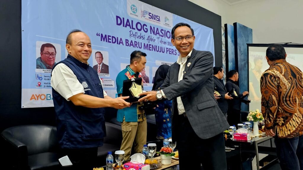 Ketua Dewan Pers Komaruddin Hidayat Buka Dialog Nasional SMSI: Media Baru Harus Mengarah pada Pers Sehat 2 WhatsApp Image 2025 12 16 at 19.41.59