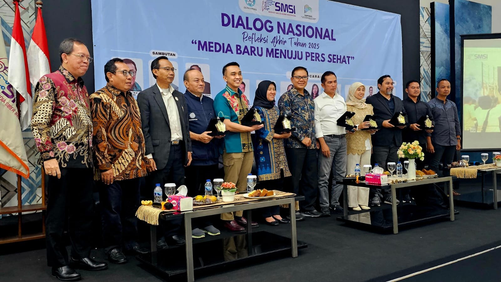 Ketua Dewan Pers Komaruddin Hidayat Buka Dialog Nasional SMSI: Media Baru Harus Mengarah pada Pers Sehat 1 WhatsApp Image 2025 12 16 at 19.42.00