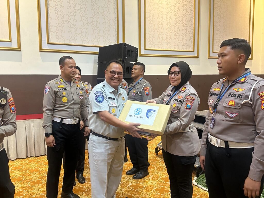 Satlantas Polres Sumenep Raih Penghargaan Terbaik I Penurunan Angka Kecelakaan Lalu Lintas Triwulan III Tahun 2025 3 WhatsApp Image 2025 12 16 at 19.45.43 1