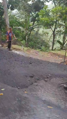 Ketua JWI Raya Soroti Dugaan Pekerjaan Asal-asalan di Ruas Jalan Provinsi Cibadak–Cikidang–Pelabuhanratu 2 Screenshot 2026 01 02 170625