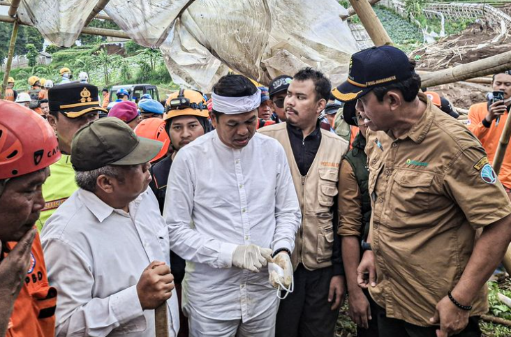 Dedi Mulyadi Janji Biayai Pendidikan Anak Polisi Gugur di Bandung Barat hingga Kuliah 2 Screenshot 2026 01 28 193406