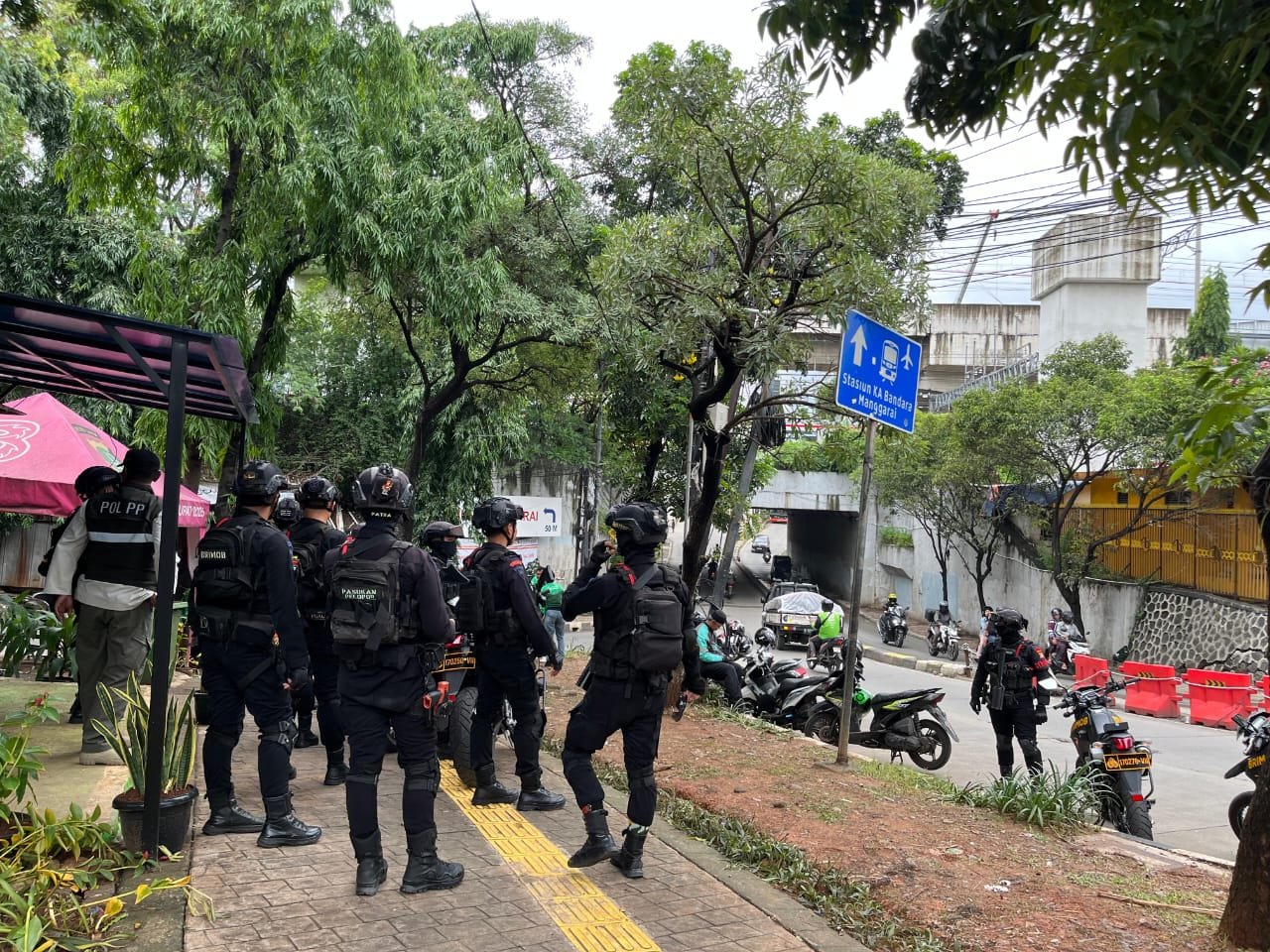 Brimob Polda Metro Jaya Intensifkan Monitoring Pasca Tawuran di Terowongan Manggarai 1 WhatsApp Image 2026 01 04 at 17.14.16 1