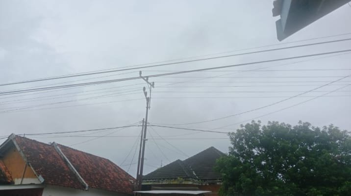 Warga Pulau Komerean Berbulan-bulan Gelap, Menanti Kepastian Listrik dari PLN 1 WhatsApp Image 2026 01 17 at 11.11.16 1