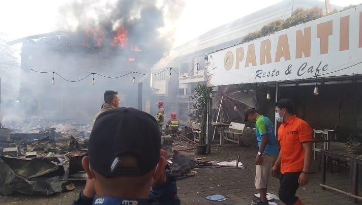 Kebakaran Hanguskan Cafe & Resto Parantina di Lingkar Selatan Sukabumi, Satu Mobil Ikut Terbakar 3 WhatsApp Image 2026 01 27 at 20.32.37