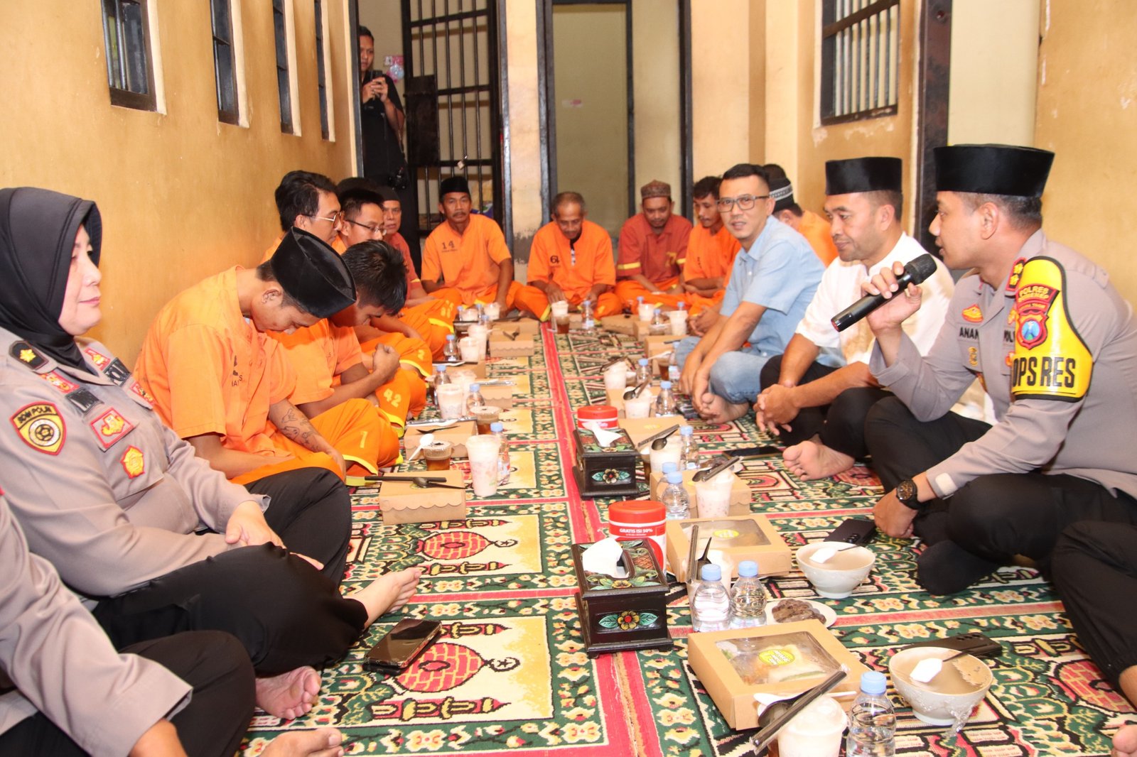 Wujudkan Kepedulian dan Pendekatan Humanis, Kapolres Sumenep Buka Puasa Bersama Tahanan 3 WhatsApp Image 2026 03 04 at 19.03.49