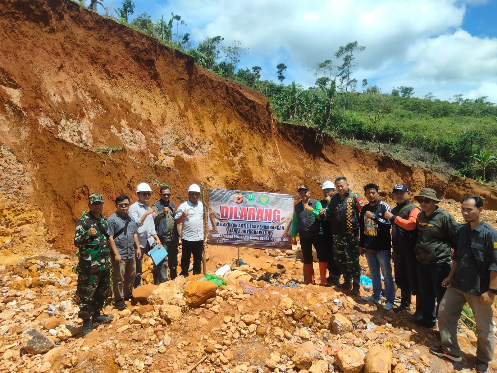 Tambang Ilegal di Sukabumi Terkuak, Indikasi Pencemaran Sungai dan Bukaan Lahan Luas Ditemukan 3 WhatsApp Image 2026 04 11 at 8.48.01 PM