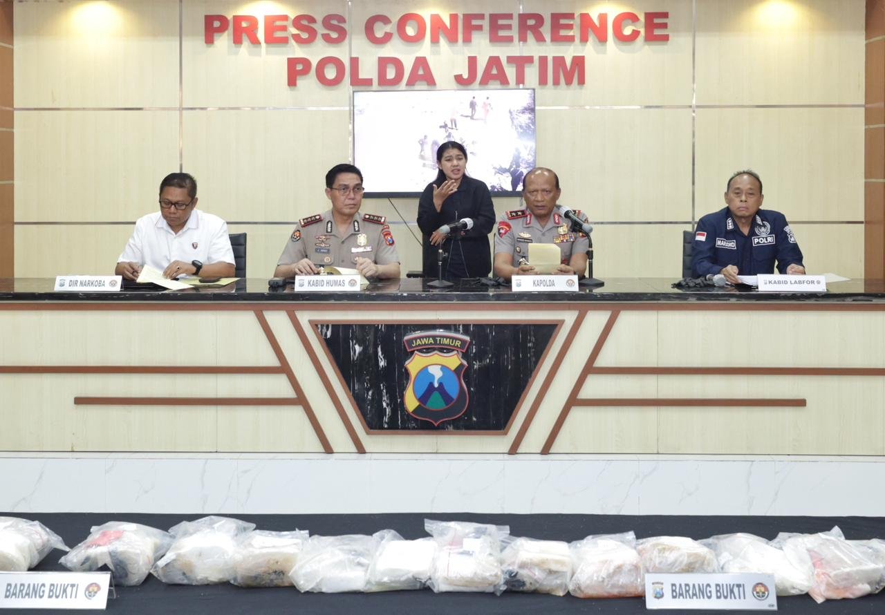Polda Jatim Lakukan Uji Laboratoris Terkait Temuan Diduga Narkotika 27,83 Kg di Pesisir Giligenting Sumenep 1 WhatsApp Image 2026 04 16 at 5.29.33 PM