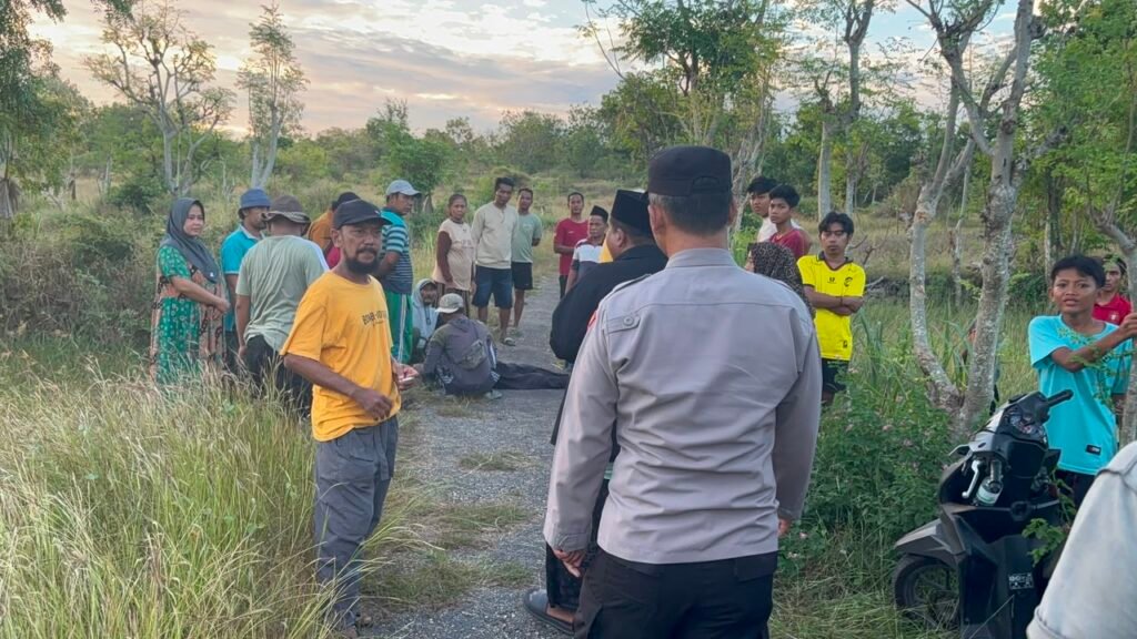 Warga Lobuk Ditemukan Meninggal Dunia di Jalan Desa, Polsek Bluto Lakukan Olah TKP dan Penyelidikan 2 WhatsApp Image 2026 06 12 at 11.27.30 1