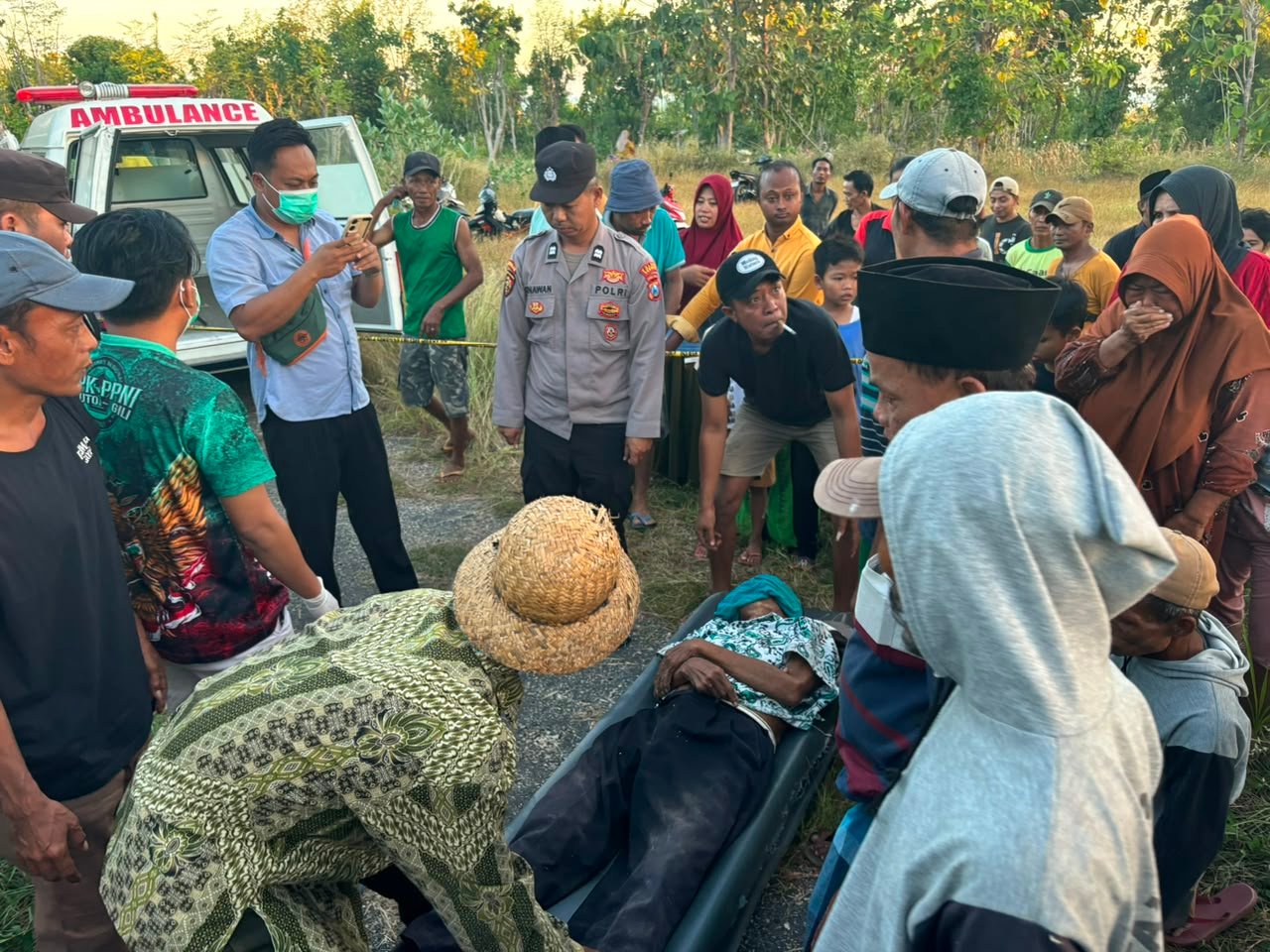 Warga Lobuk Ditemukan Meninggal Dunia di Jalan Desa, Polsek Bluto Lakukan Olah TKP dan Penyelidikan 2 WhatsApp Image 2026 06 12 at 11.27.31 1