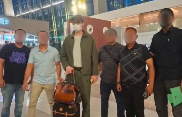 Buronan Kasus Dugaan Penipuan Bisnis Batu Bara Rp7 Miliar Ditangkap Kejaksaan di Bandara Soetta 2 WhatsApp Image 2026 06 22 at 3.53.22 PM