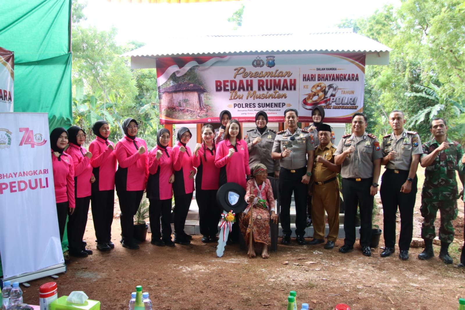 Wujud Kepedulian Polri di Hari Bhayangkara Ke-80 Polres Sumenep Resmikan Beda Rumah Ibu Musinten. 3 WhatsApp Image 2026 06 22 at 7.42.31 PM