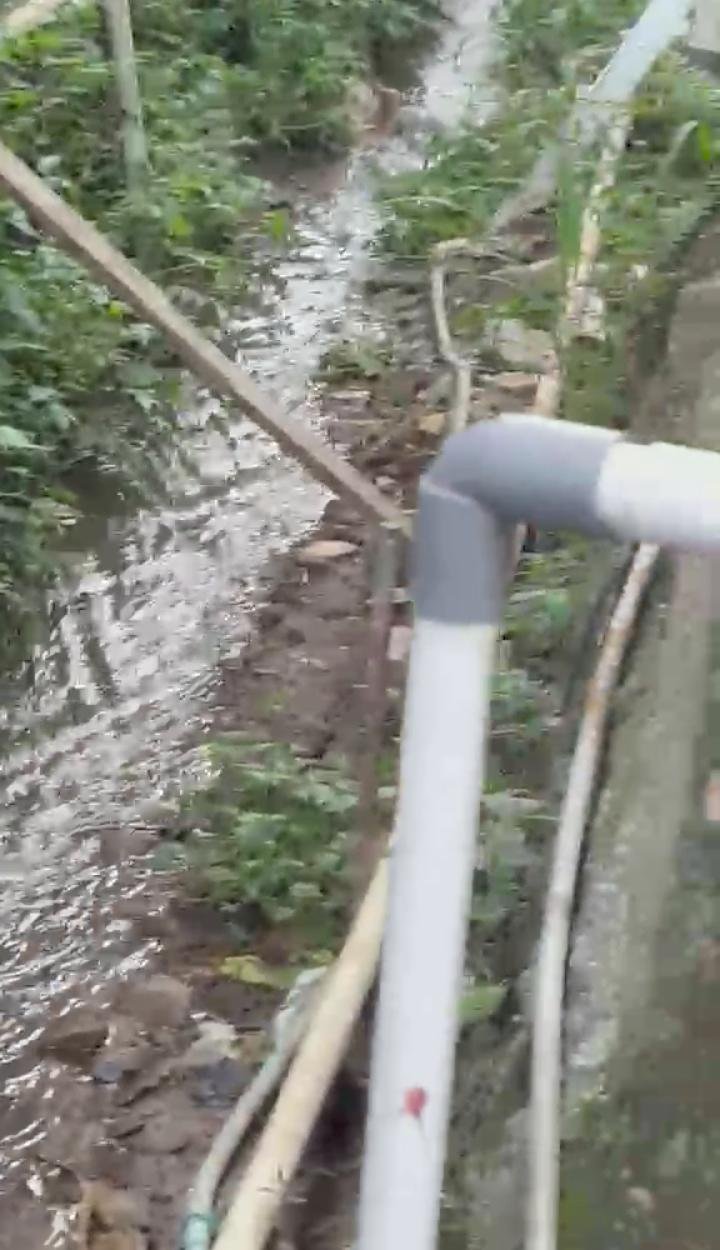 Diduga SPPG Kampung Cikadu Belum Miliki IPAL Memadai, Warga Keluhkan Limbah ke Saluran Air 1 WhatsApp Image 2026 06 24 at 20.48.55