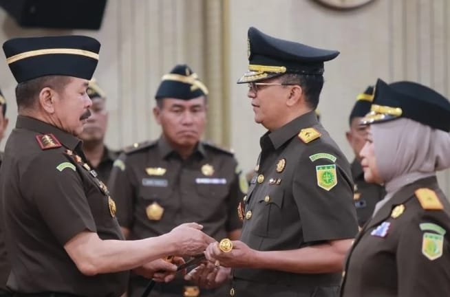 Jaksa Agung Tegaskan Tak Ada Tebang Pilih, Kuntadi Diminta Tuntaskan Perkara Korupsi hingga Pemulihan Aset 1 WhatsApp Image 2026 07 24 at 23.56.29