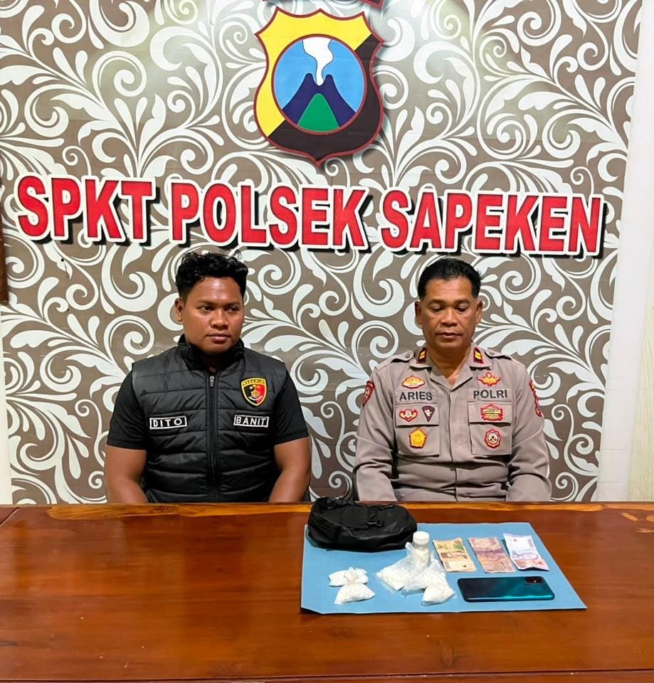 Berbekal Informasi Warga, Polsek Sapeken Bongkar Peredaran Pil "Y", Ratusan Butir Berhasil Disita 1 WhatsApp Image 2026 07 25 at 2.03.42 PM