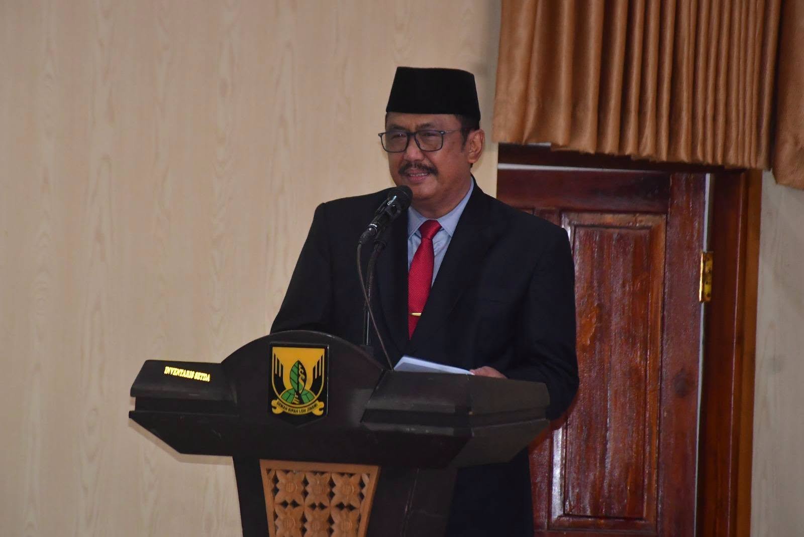 81 PNS Terima Anugerah Satyalancana Karya Satya, Bupati Apresiasi Dedikasi, Ketekunan, dan Integritas 1 774826103 1640962774469778 9217342213200404591 n