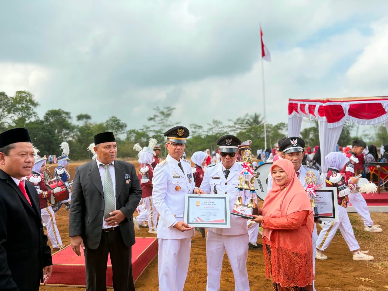 Desa Pagelaran Raih Tiga Penghargaan HUT ke-81 RI, Bukti Kolaborasi Masyarakat dan Pemerintahan Desa 1 WhatsApp Image 2026 08 18 at 12.04.08 PM