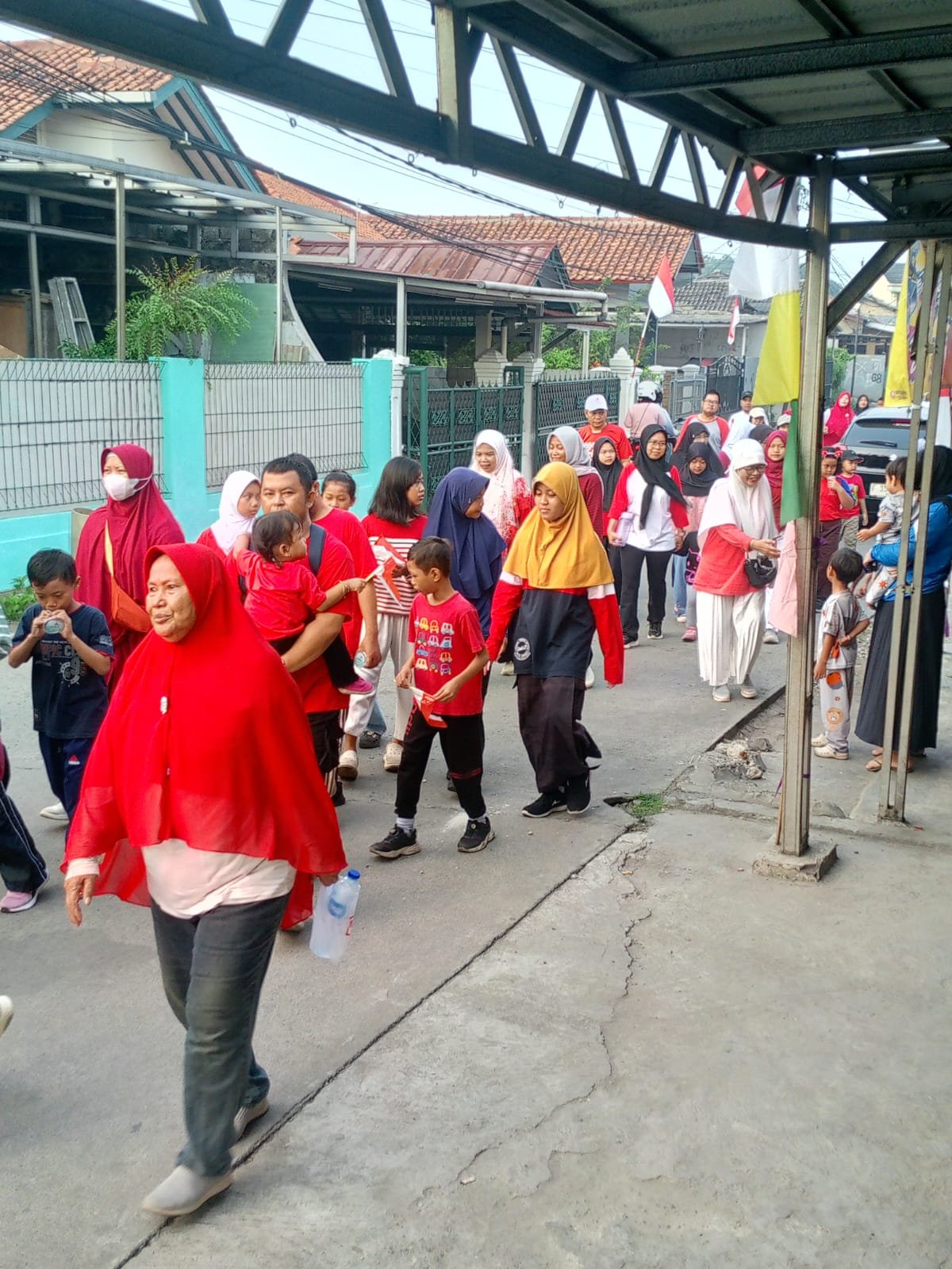 Jalan Santai RT 02 RW 01 Sukmajaya, Semarak HUT RI ke-81 Jadi Momentum Perkuat Kebersamaan Warga 2 WhatsApp Image 2026 08 23 at 11.57.23 AM 2