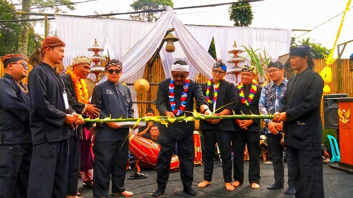 Sukabumi Resmikan Desa Wisata Tikukur, Ini Filosofi Uniknya 1 bupati sukabumi asep japar resmikan desa wisata tikukur 1778984294367 169